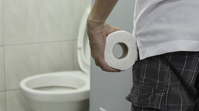 치질은 방치할수록 악화되는 경향이 있으므로 조기 치료가 중요하다|출처: 클립아트코리아