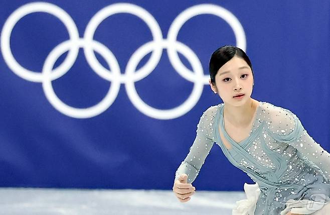 신지아가 6일(현지시간) 이탈리아 밀라노 아이스 스케이팅 아레나에서 열린 2026 밀라노·코르티나담페초 동계올림픽 피겨 스케이팅 팀 이벤트(단체전) 여자 싱글 쇼트프로그램에 앞서 몸을 풀고 있다. 2026.2.6 ⓒ 뉴스1 김진환 기자