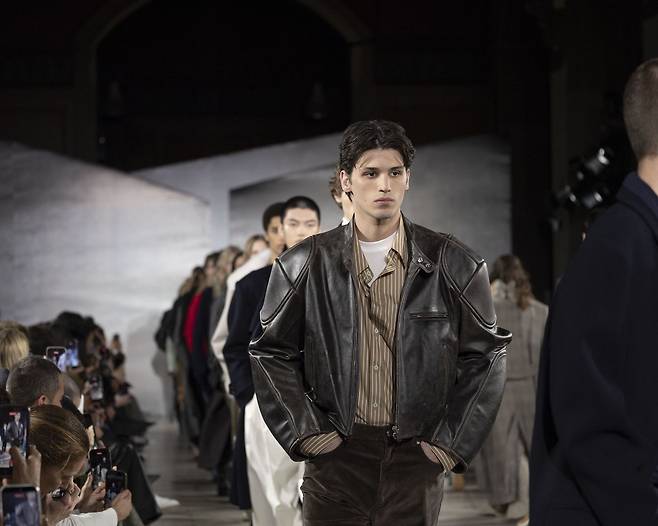 한섬 시스템옴므의 파리패션위크 참가사진(한섬 제공)