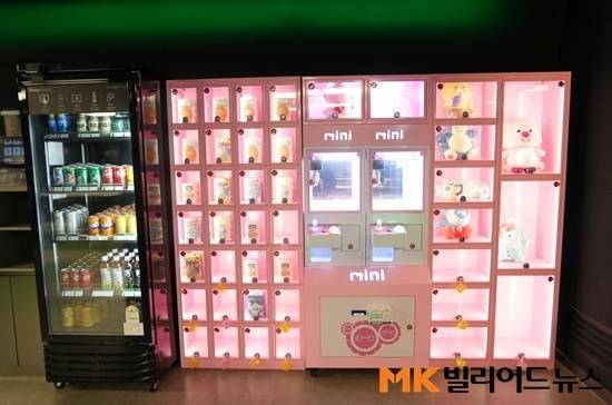 큐플레이는 손님을 위해 랜덤 뽑기 기계를 마련했다. 추후에는 오락기계, 콘솔기계도 들여놓을 계획이다.