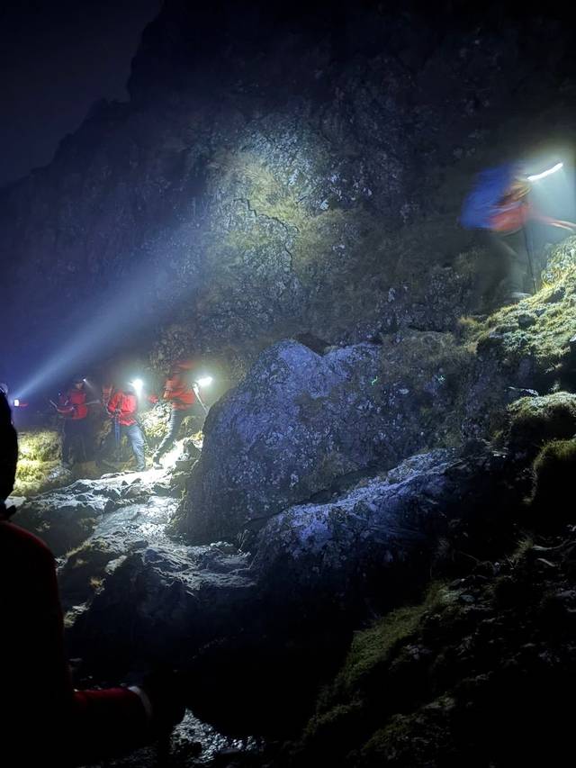 조난자 구조 당시 모습. 와즈데일 산악구조대 페이스북 캡쳐.