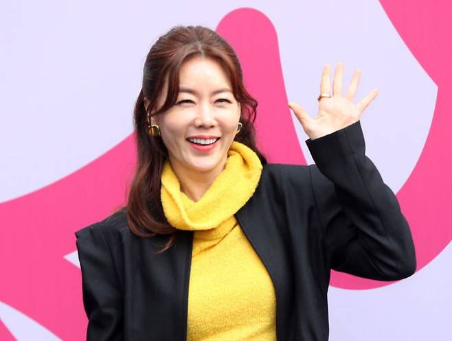 안선영이 과거 밝혔던 홈쇼핑 출연료 발언이 재조명되고 있다. 뉴시스