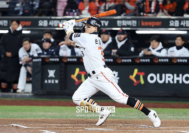 ▲ 길었던 FA 협상 끝에 5일 한화와 1년 총액 1억 원에 계약한 손아섭 ⓒ곽혜미 기자