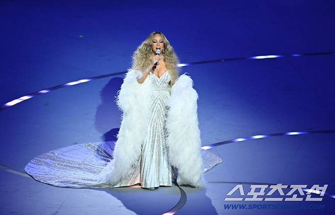 7일 이탈리아 밀라노 산시로 올림픽 스타디움에서 2026밀라노-코르티나담페초 동계올림픽 개회식이 열렸다. 세계적인 가수 머라이어 캐리가 축하 무대를 선보이고 있다. 밀라노(이탈리아)=송정헌 기자songs@sportschosun.com/2026.02.07/