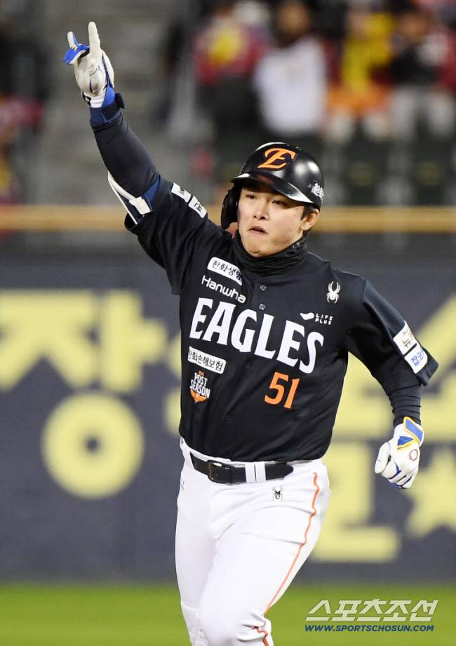 한국시리즈 2차전 문현빈의 홈런 세리머니. 스포츠조선DB