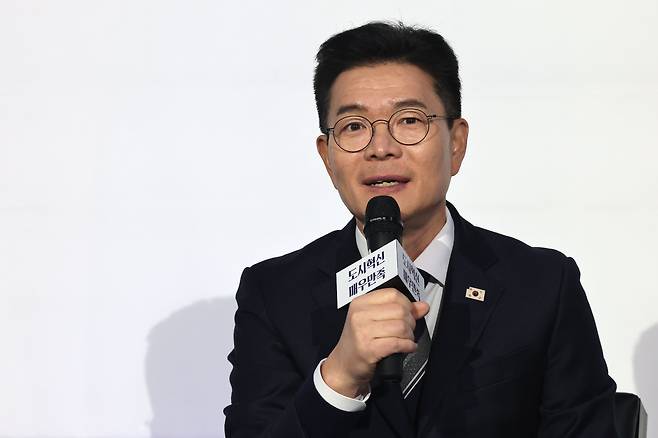 정원오 성동구청장이 8일 서울 영등포구 문래동 복합문화공간 올댓마인드에서 열린 북콘서트에서 발언하고 있다. /뉴스1