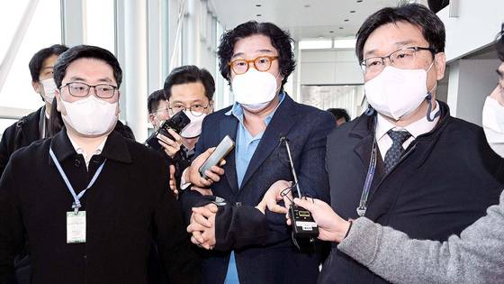 김성태 쌍방울그룹 회장은 검찰 수사를 피해 8개월간 해외 도피 생활을 이어가다 2023년 1월 귀국했다. 뉴스1