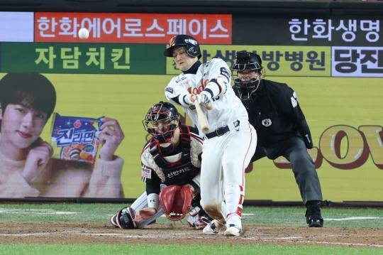 최재훈 적시타로 한 점 더 달아나는 한화. 사진[연합뉴스]