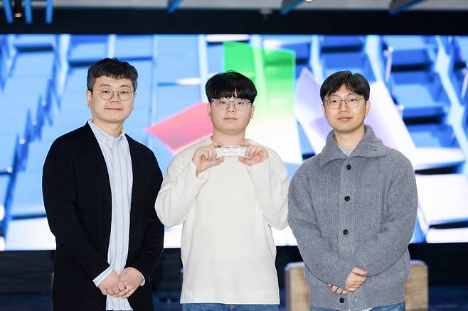김주현(왼쪽부터) 한국화학연구원 박사, 최성욱 학생연구원, 유재범 충남대학교 교수.[한국화학연구원 제공]