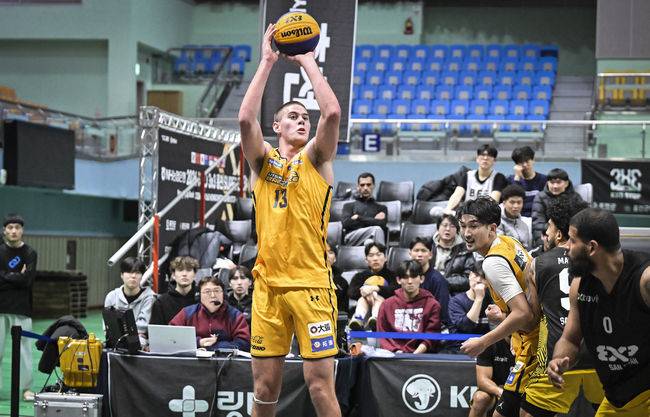 Utsunomiya's Miraculous Win: Three-Player Triumph in Playoffs Utsunomiya's Miraculous Win: Three-Player Triumph in Playoffs