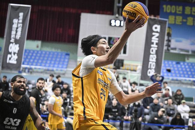 Utsunomiya's Miraculous Win: Three-Player Triumph in Playoffs Utsunomiya's Miraculous Win: Three-Player Triumph in Playoffs