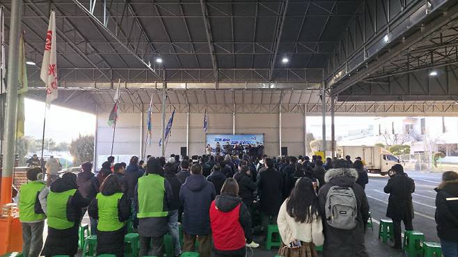 이날 승리 보고대회 참가자들.