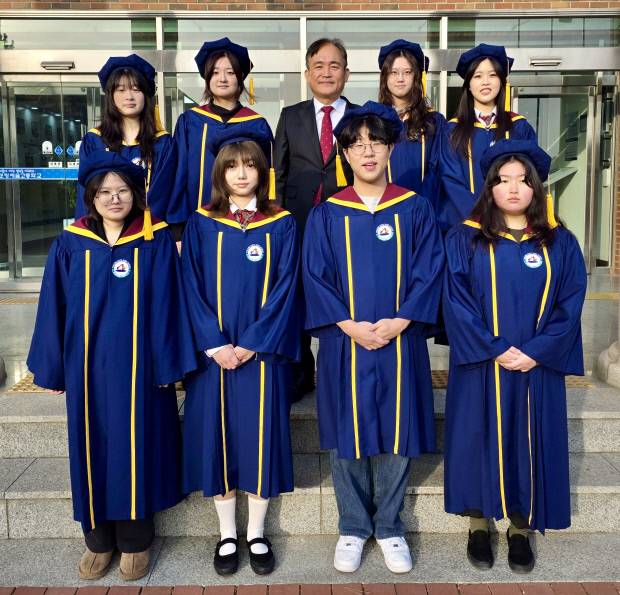 서울대학교 성악과에 합격한 류병진 학생을 비롯한 졸업생들이 2026학년도 대학 입시에서 괄목할 만한 성과를 거두며 지역 예고의 진학 모델을 개척했다. 사진=포항예술고등학교 제공