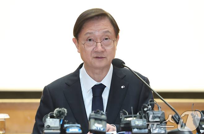 이찬진 금융감독원장이 9일 오전 서울 영등포구 금융감독원 대강당에서 열린 2026년 업무계획 관련 기자간담회에서 모두발언을 하고 있다. 이 원장은 이 자리에서 "금융소비자보호를 금감원의 최우선 가치로 확립하면서도 대내외 불확실성 속 금융시장 안정성을 흔들림 없이 확보하겠다＂고 밝혔다. 2026.2.9 ⓒ 뉴스1 오대일 기자