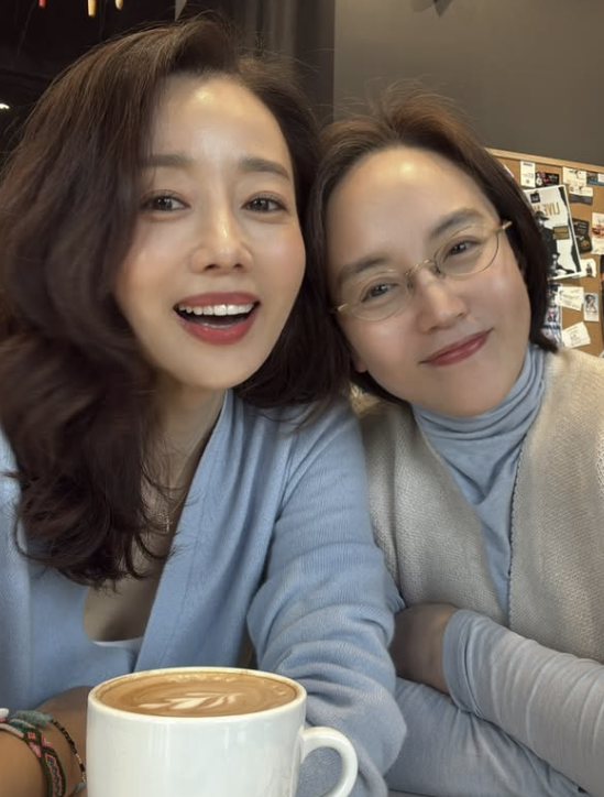 배우 윤손하와 이혜은. 사진 | 윤손하 SNS