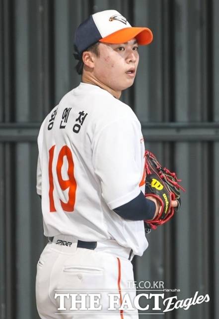 WBC 대만 대표팀 선발이 확실시됐던 한화 왕옌청이 명단에서 빠졌다. 대만 언론은 한화의 개입이 있었다고 주장했다. /한화 이글스