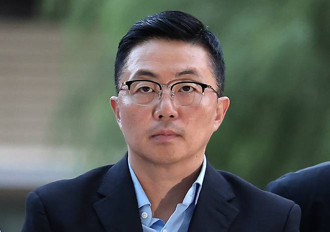 김건희 여사 일가의 ‘집사’로 알려진 김예성 씨가 12일 인천국제공항에서 체포돼 서울 종로구에 마련된 김건희 특검팀(특별검사 민중기) 사무실로 조사를 받기 위해 출석하고 있다. 2025.8.12 ⓒ 뉴스1