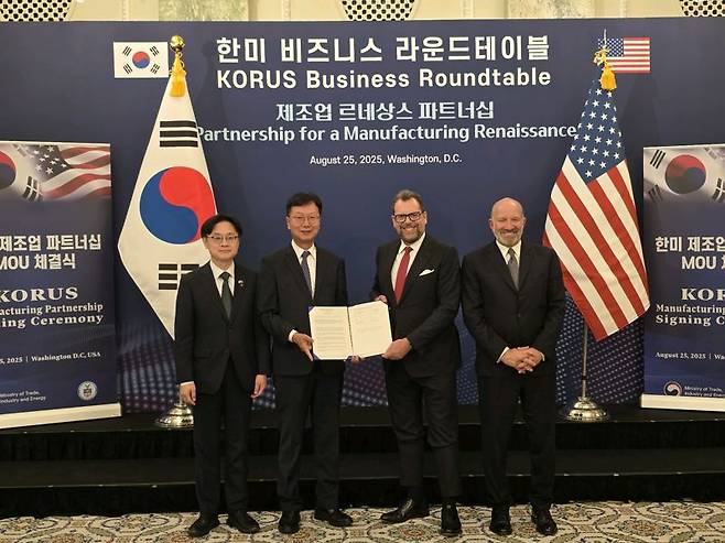 삼성중공업은 한미정상회담이 열린 미국 워싱턴 DC에서 비거 마린 그룹(Vigor Marine Group)과 전략전 파트너십(MOU)를 체결했다. 김정관 한국 산업통상자원부 장관, 최성안 삼성중공업 대표이사, 프란체스코 발렌테(Francesco Valente) 비거마린그룹 대표이사, 하워드 러트닉(Howard Lutnick) 미국 상무부 장관(왼쪽부터). 삼성중공업 제공