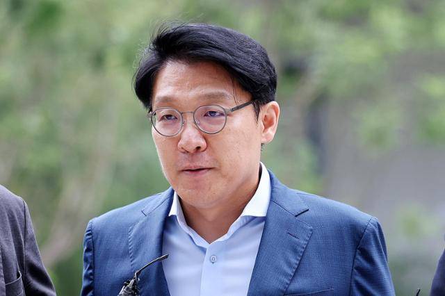 김상민 전 검사가 지난해 9월 서울 종로구 광화문에 마련된 김건희 특검팀 사무실에 조사받기 위해 출석하고 있다. 뉴스1