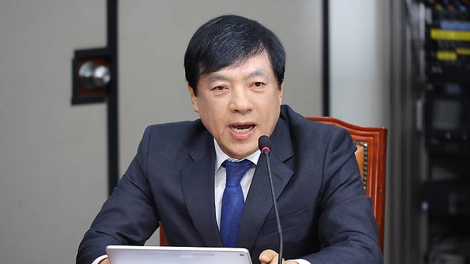 최고위원회의에서 발언하는 이성윤 최고위원