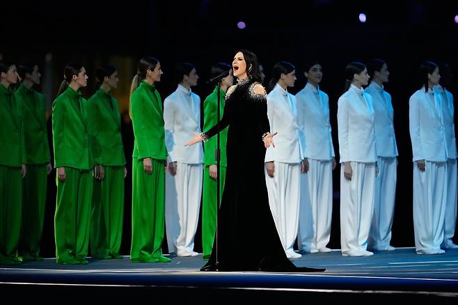 개회식에서 국가를 부른 파우시니. AP=연합뉴스