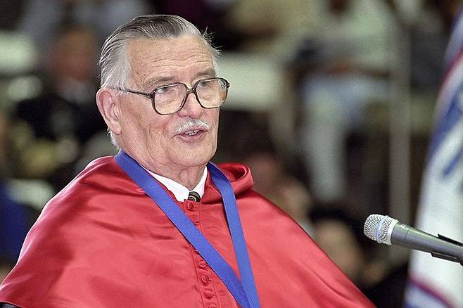 공공경제학에 대한 공로로 1986년 노벨경제학상을 받은 제임스 뷰캐넌. [연합뉴스]