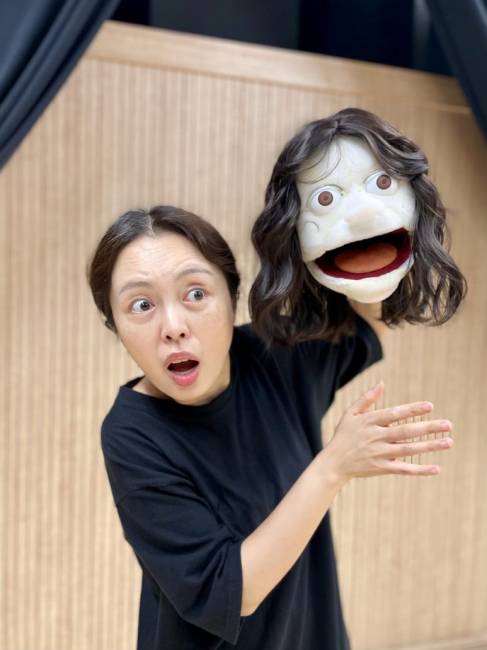 &nbsp;1인 인형극 ‘30만원짜리 이야기’ 연습 모습.