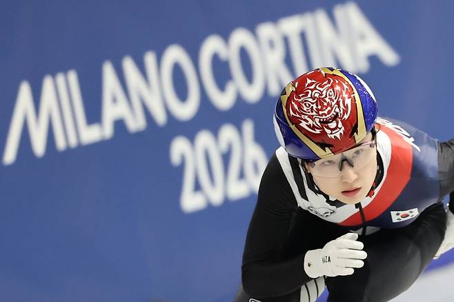 2026 밀라노ㆍ코르티나담페초 동계올림픽 쇼트트랙에 출전하는 최민정이 8일(현지시간) 이탈리아 밀라노 아이스스케이팅 아레나에서 훈련하고 있다. 사진=연합뉴스