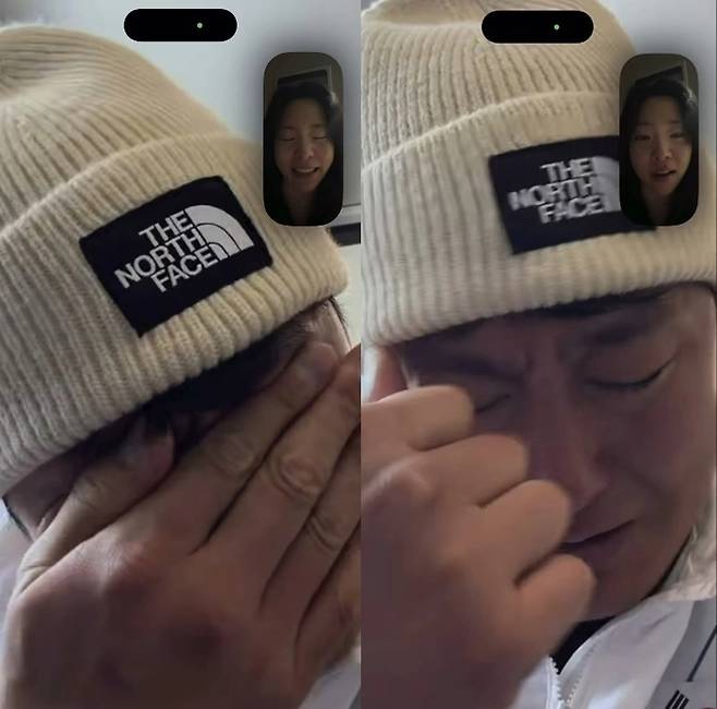 2026 밀라노·코르티나담페초 동계 올림픽에서 한국 선수단에 첫 메달을 선사한 스노보드 남자 평행대회전 은메달리스트 김상겸이 아내와의 영상통화 도중 눈물을 흘리고 있다. 김상겸 인스타그램 캡처