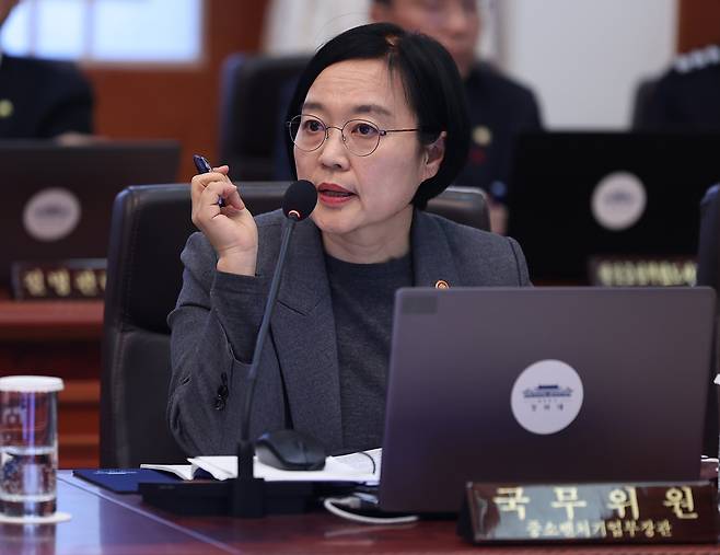 한성숙 중소벤처기업부 장관이 3일 청와대에서 열린 국무회의에서 발언하고 있다. [연합]