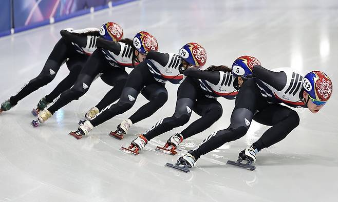2026 밀라노·코르티나담페초 동계 올림픽 쇼트트랙에 출전하는 대한민국 대표팀 선수들이 9일 이탈리아 밀라노 아이스스케이팅 아레나에서 훈련하고 있다. 밀라노=연합뉴스