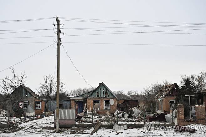 러시아 공습으로 폐허가 된 우크라이나 자포리자 주거지역 [로이터=연합뉴스. 재판매 및 DB 금지]