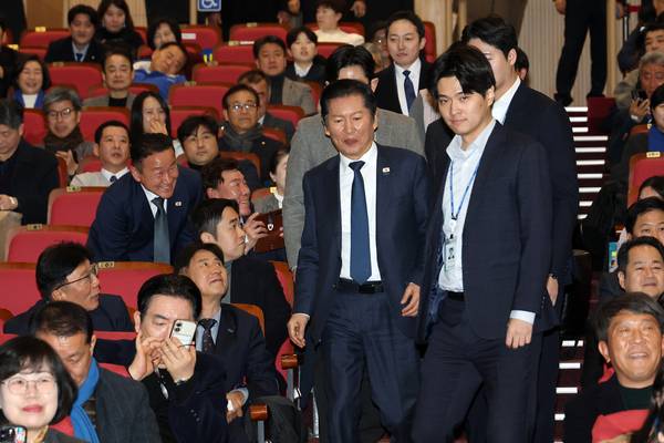 더불어민주당 정청래 대표가 10일 국회 의원회관에서 열린 영남인재육성 및 지역발전특별위원회 발대식에 참석하고 있다. /연합뉴스