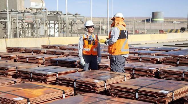 세계 최대 구리 생산기업인 칠레 국영 광산기업 코델코(Codelco)가 올해 투자 예산을 공개했다. 코델코가 보유한 가브리엘라 미스트랄 광산의 구리 음극판.(사진=코델코)