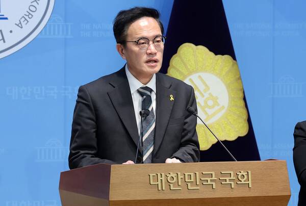 서울시장 출마를 선언한 더불어민주당 박주민 의원이 9일 국회 소통관에서 부동산 정책 관련 입장을 밝히고 있다. 2026.2.9. 연합뉴스