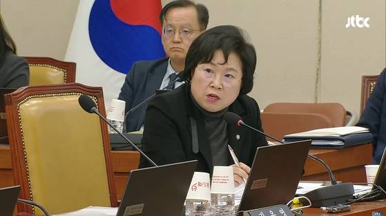 더불어민주당 과방위 간사인 김현 의원이 오늘(10일) 열린 과방위 전체회의에서 현안 질의를 하고 있다.