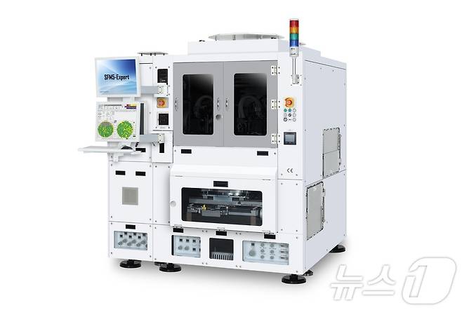 TC본더 'SFM5-Expert'(한화세미텍 제공). ⓒ 뉴스1 ⓒ 뉴스1 박주평 기자