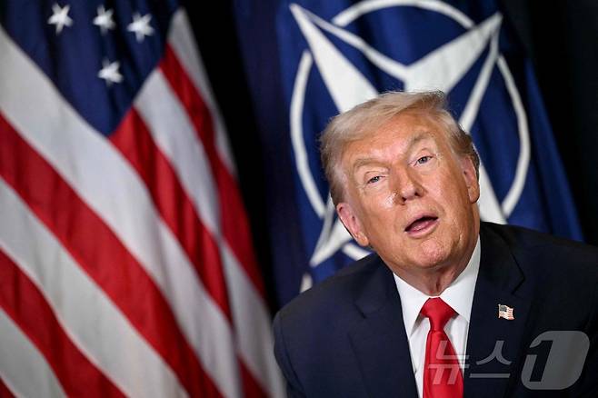 1월 21일(현지시간) 도널드 트럼프 미국 대통령이 스위스 다보스의 세계경제포럼(WEF) 행사장에서 열린 마르크 뤼터 북대서양조약기구(NATO·나토) 사무총장과의 회담 중 발언하고 있다. 2026.01.21 ⓒ AFP=뉴스1
