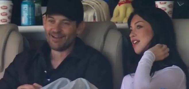 토비 맥과이어. 미쉬카 실바. 사진. | 슈퍼볼 중계