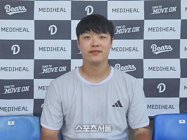 두산 박치국이 10일(한국 시간) 호주 시드니 블랙타운 야구장에서 진행된 스프링캠프서 취재진 인터뷰에 응하고 있다. 시드니 | 강윤식 기자 skywalker@sportsseoul.com