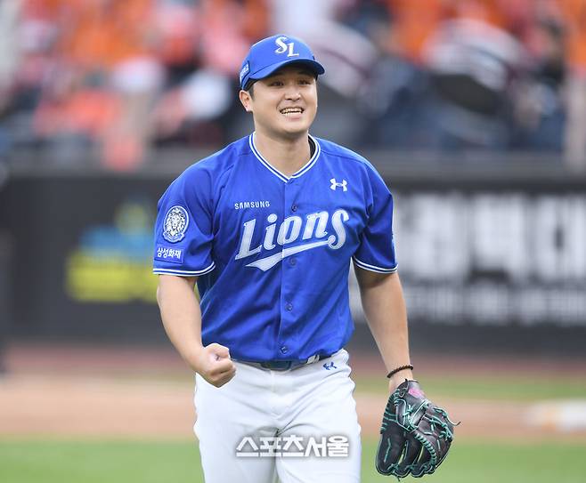 삼성 선발투수 최원태가 19일 대전 한화생명볼파크에서 열린 2025 KBO 포스트시즌 플레이오프 2차전 한화와 경기 7회말 2사 상대 권광민을 삼진처리 후 환호하고 있다. 대전 | 최승섭기자 thunder@sportsseoul.com