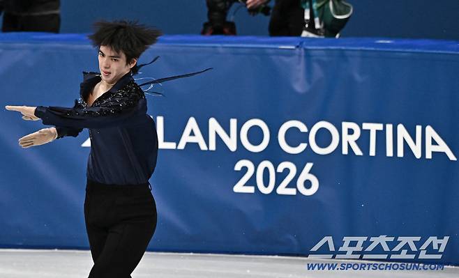 8일 이탈리아 밀라노 아이스스케이팅 아레나에서 열린 피겨 팀 이벤트 남자싱글. 연기를 펼치고 있는 차준환. 밀라노(이탈리아)=송정헌 기자songs@sportschosun.com/2026.02.08/