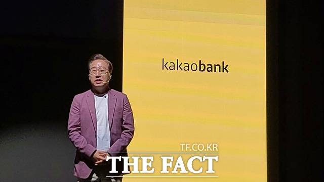 카카오뱅크의 다음 성장 스토리는 '포트폴리오 전환'에 달려 있다는 분석도 있다. 사진은 2023년 4월 18일 서울 여의도에서 열린 '2023 카카오뱅크 프레스톡'에서 윤호영 카카오뱅크 대표가 올해의 계획에 대해 발표하고 있다. /더팩트 DB