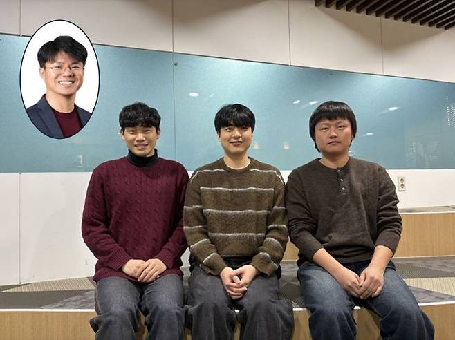 (왼쪽 상단부터) KAIST 김우연 교수, KISTI 우제헌 박사, KAIST 김성환 박사,  KAIST 김준형 박사과정.  KAIST