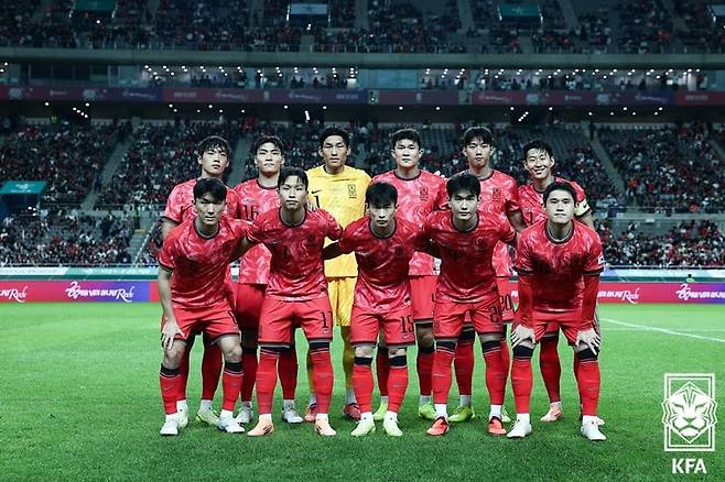 지난해 10월 서울월드컵경기장에서 열린 파라과이와의 평가전에 나선 한국 축구 대표팀. /대한축구협회