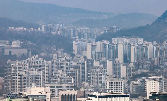 5일 서울 남산에서 바라본 서울 시내 아파트 단지. 뉴스1