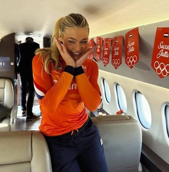 연인 제이크 폴이 제공한 전용기를 타고 밀라노에 도착한 유타 레이르담.레이르담 SNS