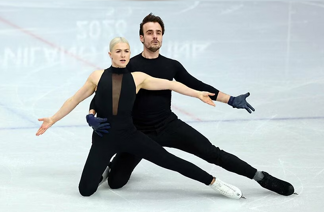 올리비아 소피 스마트(왼쪽). [로이터=연합뉴스]