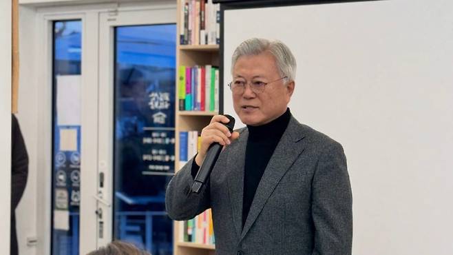 문재인 전 대통령.(본인 페이스북)