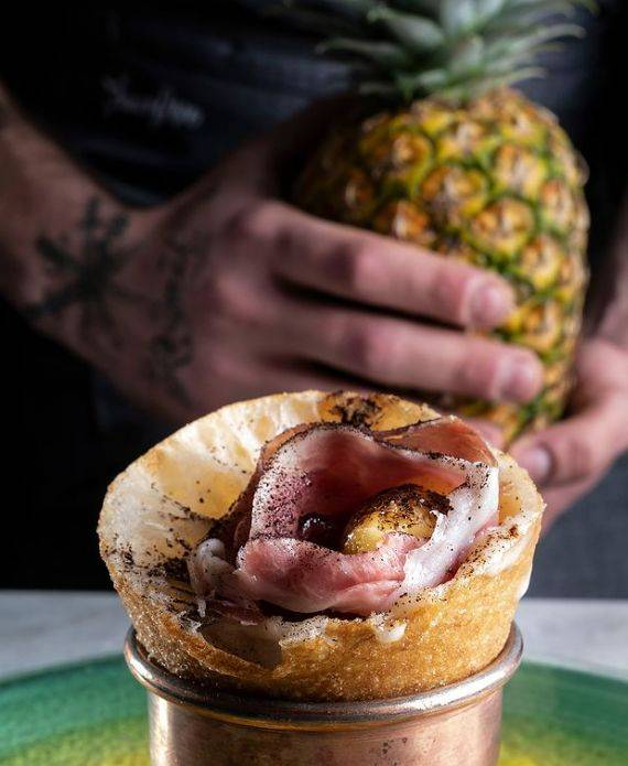 이탈리아에서 금기로 치는 파인애플을 넣은 피자. 파인애플을 햄으로 감싸 치즈와 함께 오븐에 굽는다. [사진 이탈리아 세그레타]